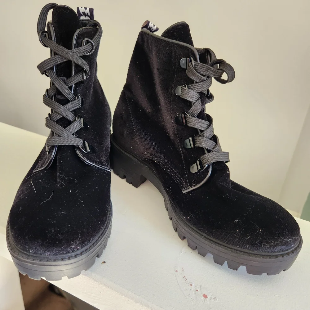New Kendall + Kylie 8 Stylish Black  Boots Y2k Grunge‎ Goth velvet